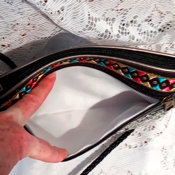 Sakroots Artist Circle Campus Mini Crossbody Convertible Canvas Bag Black/White - Picture 13 of 16